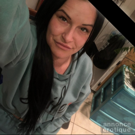 Petite coquine tannante full gfe avale