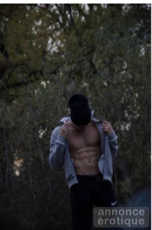 Escorte homme ouvert pour les femmes et les hommes