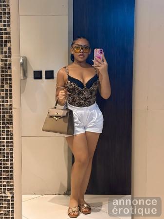FEMME EXOTIQUE, SENSUELLE ET BRONZEE