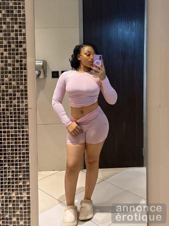 FEMME EXOTIQUE, SENSUELLE ET BRONZEE