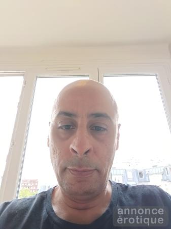 Homme parisien reçois une black très ronde bbw