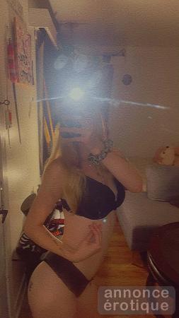 Belle blonde recherche amusement