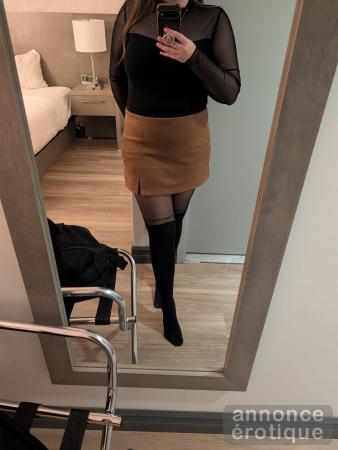 Belle grosse pêche naturelle juteuse que tu peux faire exploser .