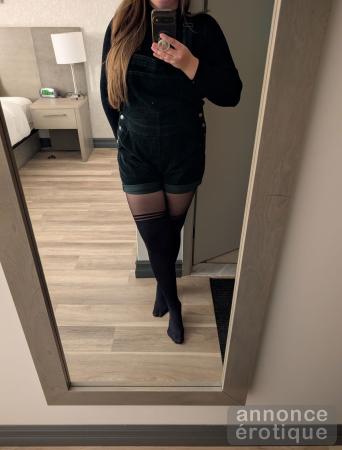 Belle grosse pêche naturelle juteuse que tu peux faire exploser .