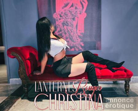 Christina - Brunette au corps de rêve XXX