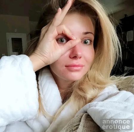 Je suis Lola kiss une Québécoise ouverte d'esprit j'offre de bon service sexuel.