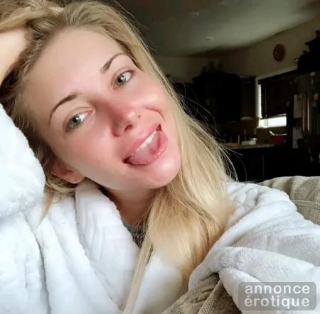 Je suis Lola kiss une Québécoise ouverte d'esprit j'offre de bon service sexuel.