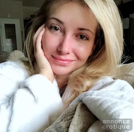 Je suis Lola kiss une Québécoise ouverte d'esprit j'offre de bon service sexuel.