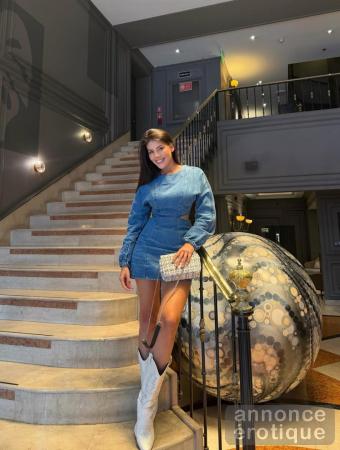 La blonde colombienne Gabriella disponible pour des rencontres inoubliables.