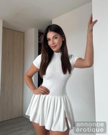 La blonde colombienne Gabriella disponible pour des rencontres inoubliables.