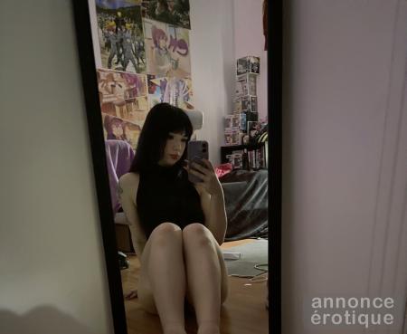 Mei • 5'2" • 133 lbs • Petite, douce & raffinée