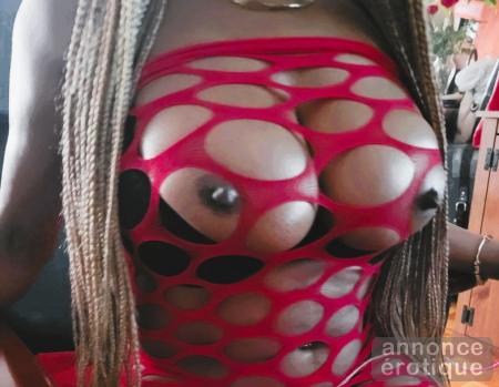 Belle Danseuse vraie independente avec des gros seins naturels 38DD