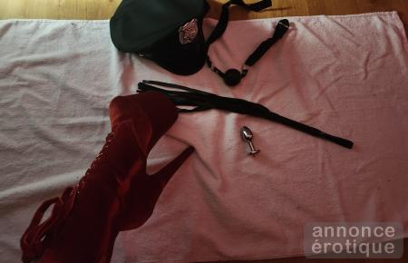 Dominatrice art rôle Show privé seulement Xaucun service sexuel et  prostitution