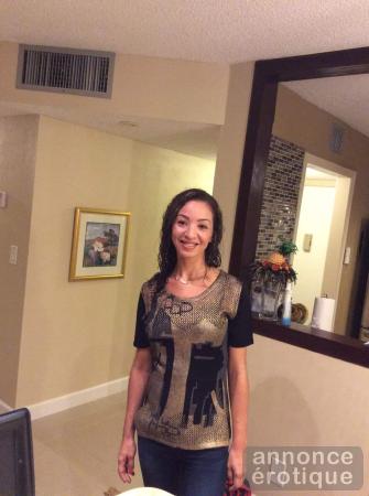 Escorte Sainte-Adèle VIP disponible pour vous offrir différents types de service