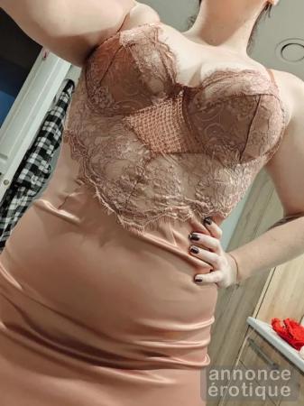 La charmante Lili reçoit en salon ce soir