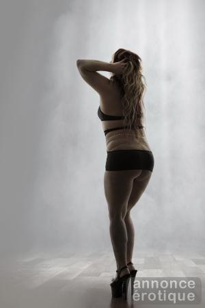 La sensuelle Ruby t'attend en salon aujourd'hui