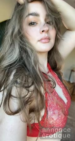 Femme fontaine douce et charmante