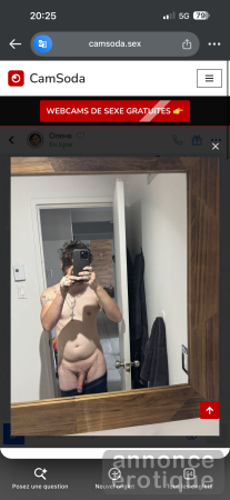 Homme qui s’offre complètement nue et disponible pour rendre heureuse une femme