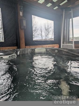 Jacuzzi dispo avec massage pour femmes seulement