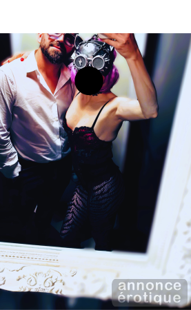 JEUDI Service pour voyeur Couple Horny Louna Petite 100lbs Naturel