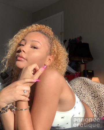 VIENT D'ARRIVER DOUCE, BELLE ET SENSUELLE LÈVRES PULPEUSES, UN CORPS MAGNIFIQUE